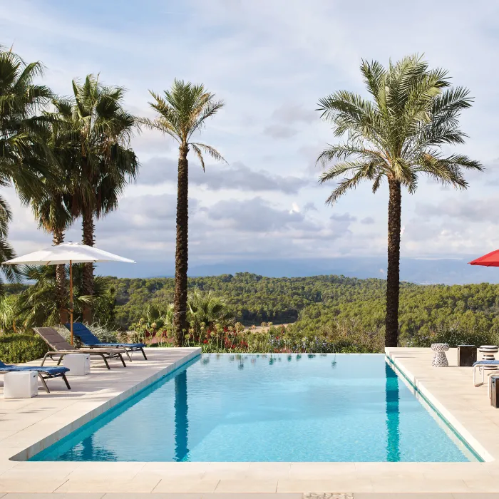 Heated infinity pool at The Lions Villa with panoramic Mallorca views