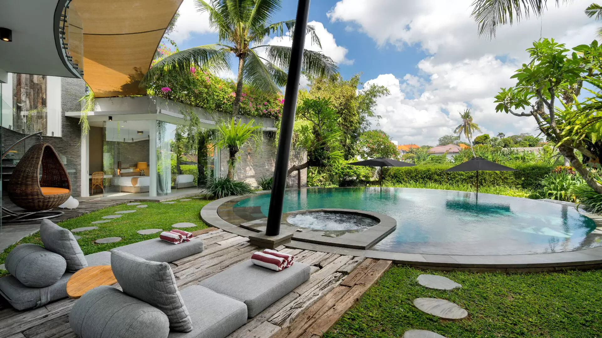 Pool with Sun Loungers - Villa Toraja