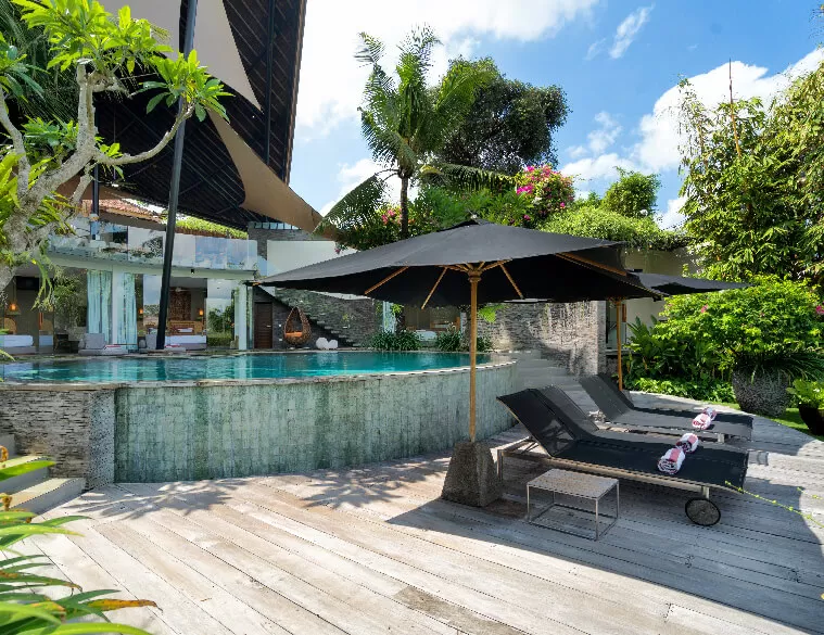 Pool with Daybeds - Villa Toraja