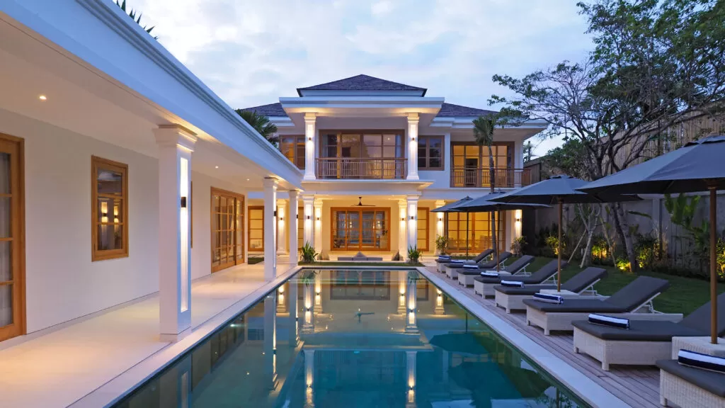 Amenara Estate - Front of Pool