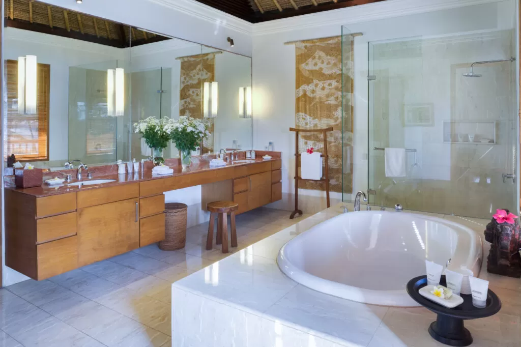 Villa Arika - Main Bathroom