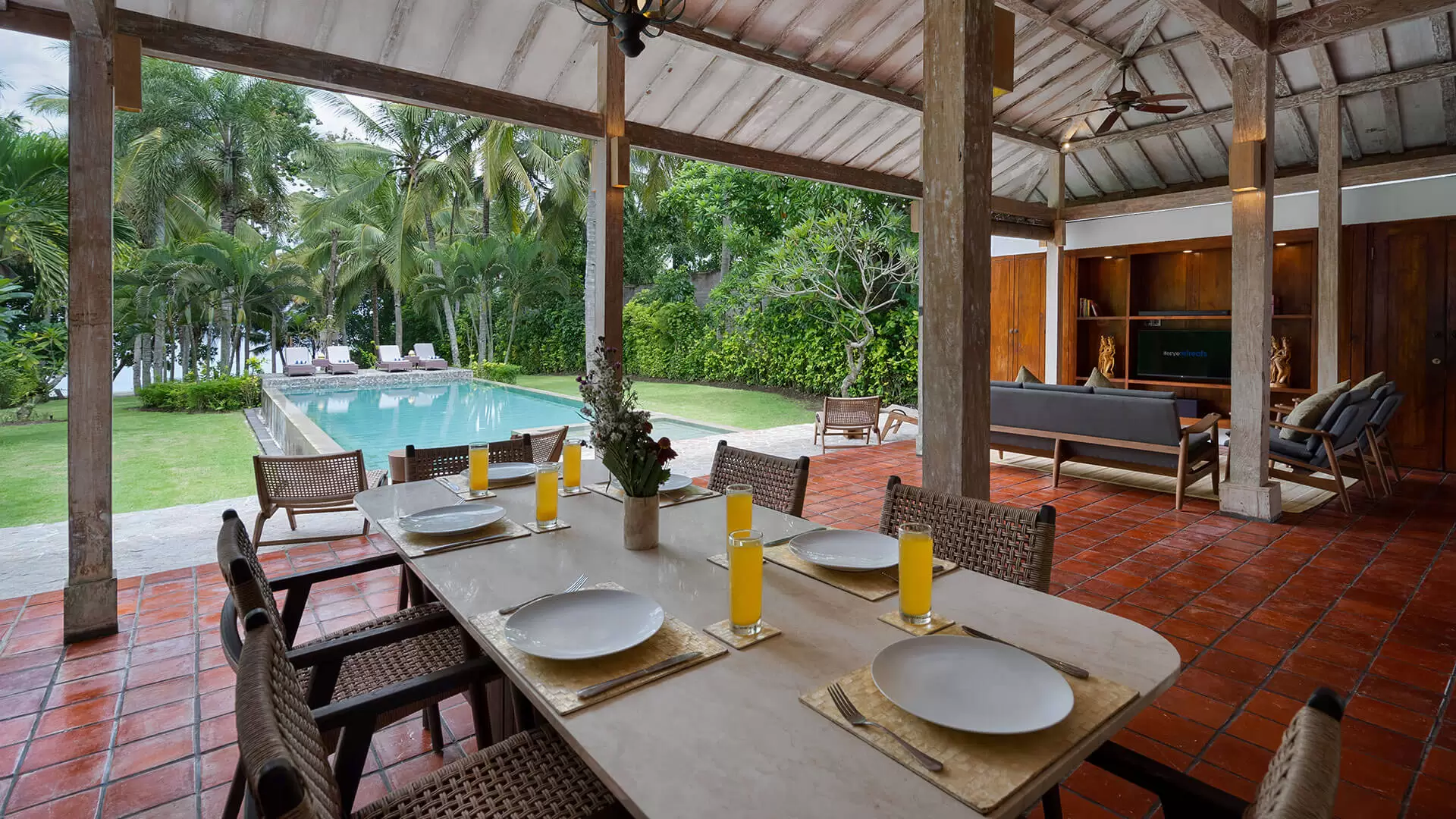 Melaya Estate - Dining Area