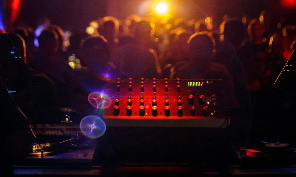 Popular nightlife spots in Seminyak for an unforgettable night out
