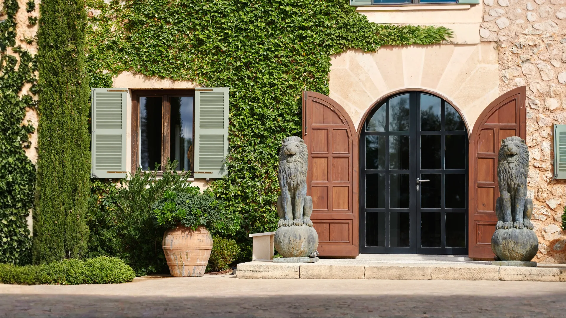 hero the lions villa gallery
