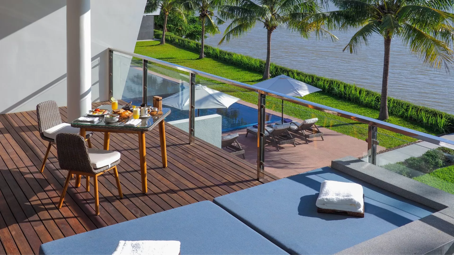 Luxury riverfront hotels in Phnom Penh